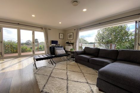 Photo of property in 9 Dalwhinnie Parade, Highland Park, Auckland, 2010