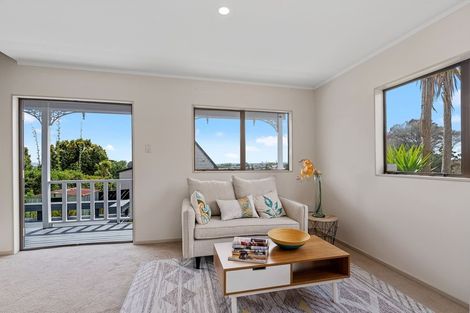 Photo of property in 2/67 West Coast Road, Glen Eden, Auckland, 0602
