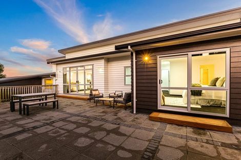 Photo of property in 38 Tongariro Drive, Aotea, Porirua, 5024