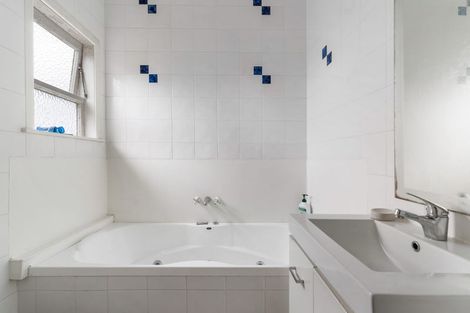 Photo of property in 48 Astley Avenue, New Lynn, Auckland, 0600