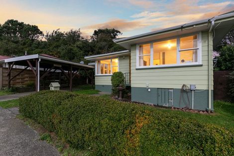 Photo of property in 4 Beverley Grove, Paparangi, Wellington, 6037