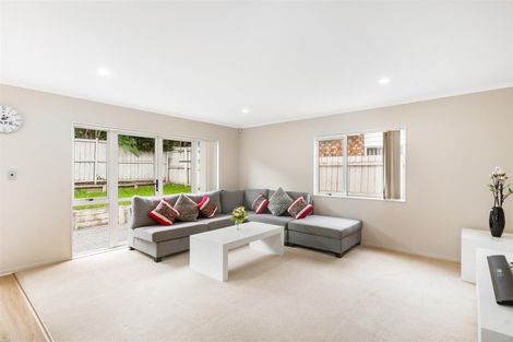 Photo of property in 10 Maypark Crescent, Flat Bush, Auckland, 2016