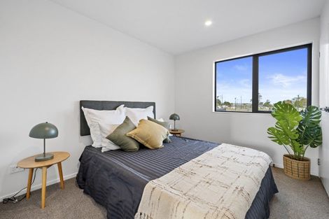 Photo of property in 2/4 Glenburn Road, Hobsonville, Auckland, 0616