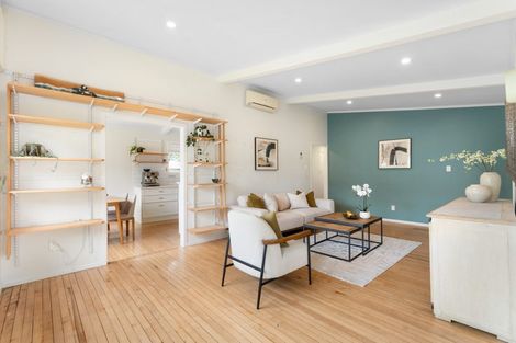 Photo of property in 9 Bowman Road, Forrest Hill, Auckland, 0620