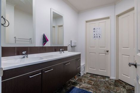 Photo of property in 2 Masefield Terrace, Kelvin Grove, Palmerston North, 4414