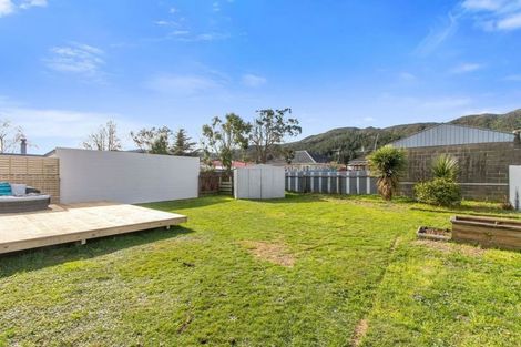 Photo of property in 16 Roberts Street, Wainuiomata, Lower Hutt, 5014