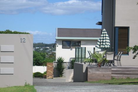 Photo of property in 1/12 Knights Road, Rothesay Bay, Auckland, 0630