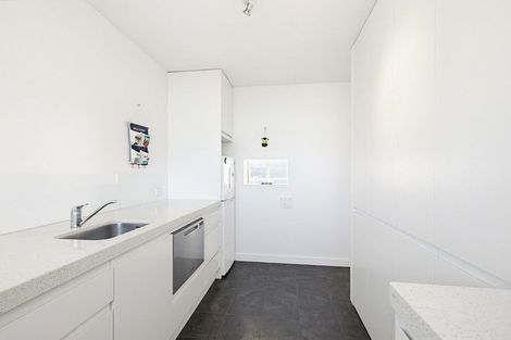 Photo of property in Gateway Apartments, 19 Maida Vale Road, Roseneath, Wellington, 6011