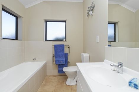 Photo of property in 18 Secoia Crescent, Mangere, Auckland, 2022