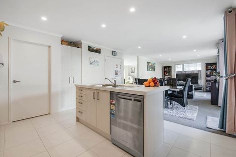 Photo of property in 17 Trevally Place, Snells Beach, 0920