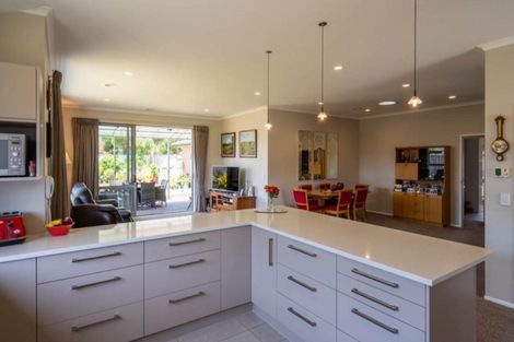 Photo of property in 4 Petrel Close, Paraparaumu Beach, Paraparaumu, 5032