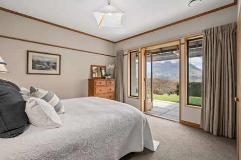 Photo of property in 186 Beacon Point Road, Wanaka, 9305