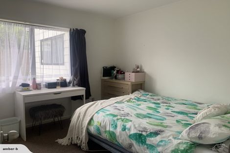Photo of property in 18 Loughanure Place, Massey, Auckland, 0614
