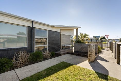 Photo of property in 1 Butterworth Crescent, Papamoa Beach, Papamoa, 3118