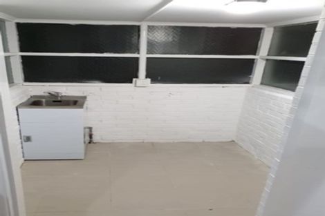 Photo of property in 61 Ocean View Road, Hillcrest, Auckland, 0627