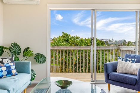 Photo of property in 12 Jenelin Road, Glendene, Auckland, 0602
