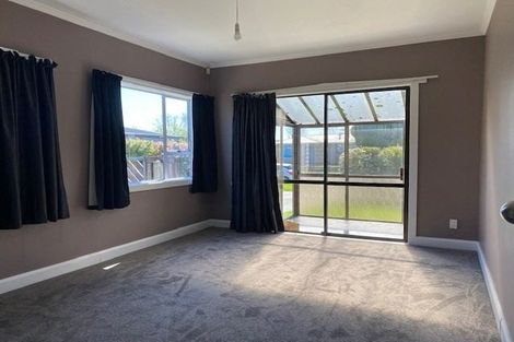 Photo of property in 22 Winters Road, Redwood, Christchurch, 8051