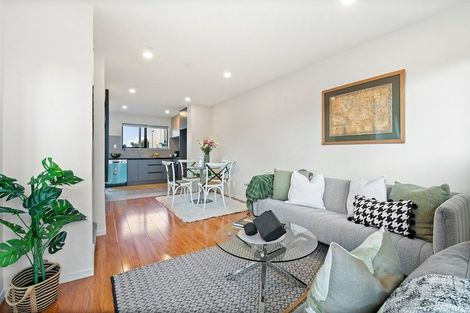 Photo of property in 2 Red Arches Road, Henderson, Auckland, 0610