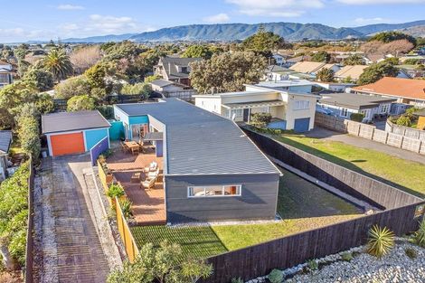 Photo of property in 9 Mahana Road, Paraparaumu Beach, Paraparaumu, 5032
