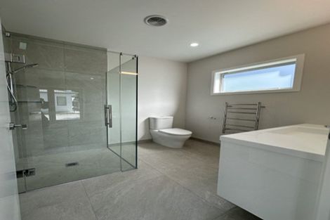 Photo of property in 15 George Yee Place, Taradale, 4112