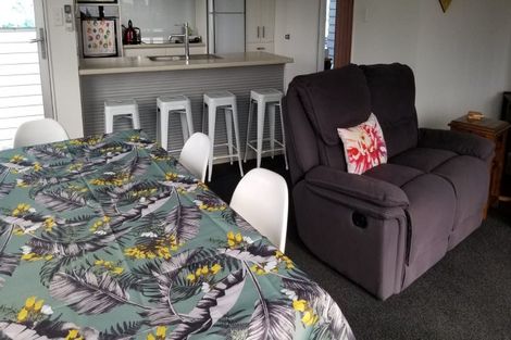 Photo of property in 21 Arden Place, Oakura, 4314