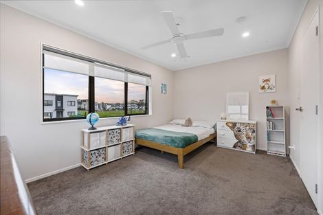 Photo of property in 2 Lumbarda Drive, Kumeu, 0810