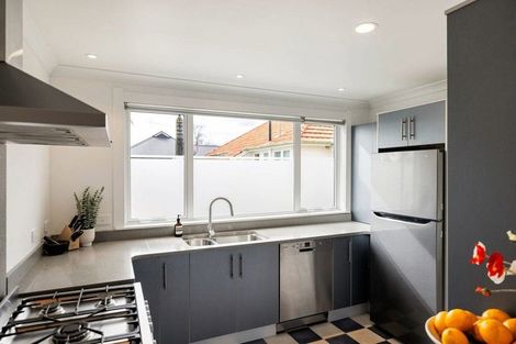 Photo of property in 16 Robinson Street, Cambridge, 3434