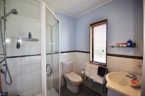 Photo of property in 2 Lax Crescent, Leigh, 0985