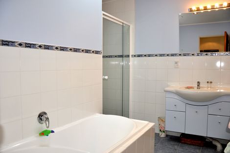 Photo of property in 2 Lax Crescent, Leigh, 0985