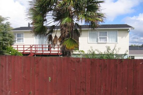 Photo of property in 1/854 East Coast Road, Northcross, Auckland, 0630