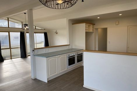 Photo of property in 17 Sea Vista Avenue, Beach Haven, Auckland, 0626