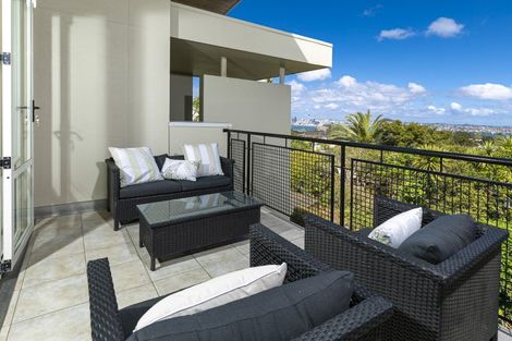 Photo of property in 1/166 Mokoia Road, Chatswood, Auckland, 0626