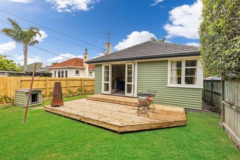 Photo of property in 22 Glengarry Road, Glen Eden, Auckland, 0602