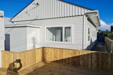 Photo of property in 15 Trent Street, Island Bay, Wellington, 6023