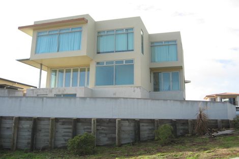 Photo of property in 2 Metzenthin Close, Raumati South, Paraparaumu, 5032