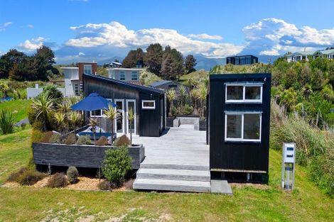 Photo of property in 47 Reay Mackay Grove, Waikawa Beach, Levin, 5573