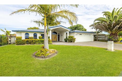 Photo of property in 11 Glenveagh Park Drive, Weymouth, Auckland, 2103
