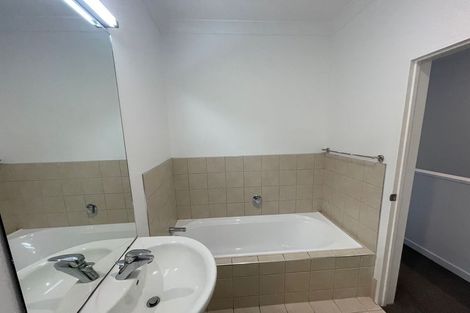 Photo of property in 1/44 Carlos Drive, Flat Bush, Auckland, 2016