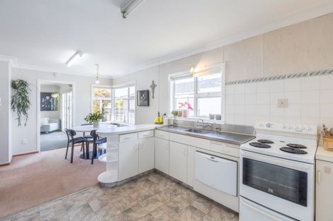Photo of property in 4 Turakina Street, Merrilands, New Plymouth, 4312