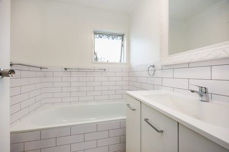 Photo of property in 24 Geraldine Crescent, Cloverlea, Palmerston North, 4412