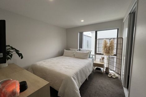 Photo of property in 3/21 Akoranga Drive, Northcote, Auckland, 0627