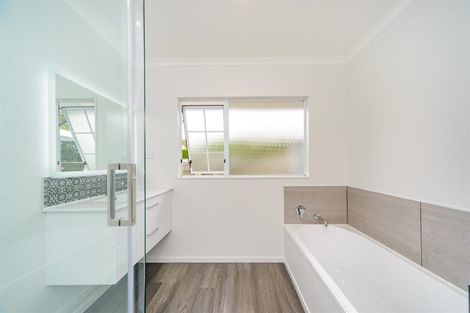 Photo of property in 130 Parewanui Road, Bulls, 4894