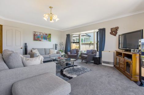 Photo of property in 18 Karamu Street, Te Atatu Peninsula, Auckland, 0610