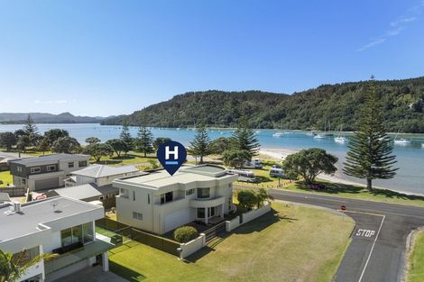 Photo of property in 301 Beach Road, Whangamata, 3620