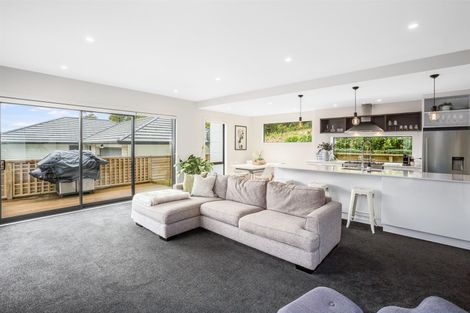 Photo of property in 5 Hull Place, Whitby, Porirua, 5024