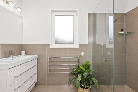 Photo of property in 18a Cambridge Terrace, Taradale, Napier, 4112