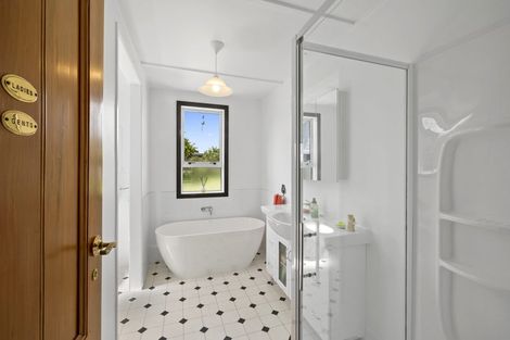 Photo of property in 6 Shortland Street, Lower Vogeltown, New Plymouth, 4310