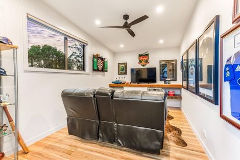 Photo of property in 31 Cambridge Road, Riverhead, 0820