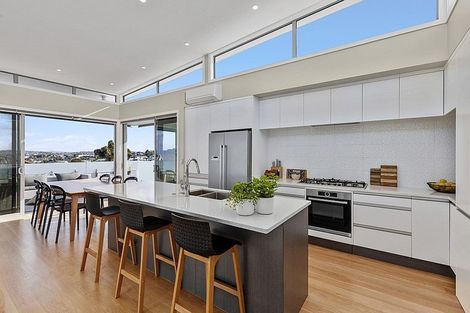 Photo of property in 49 Seaview Road, Castor Bay, Auckland, 0620