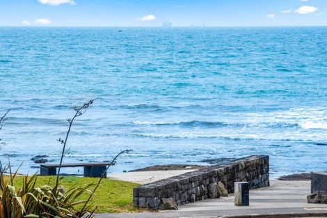 Photo of property in 22 Tiri Road, Milford, Auckland, 0620
